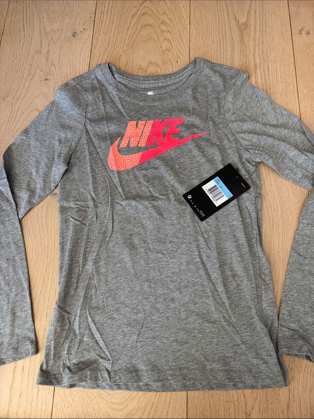 Nike NEW Heather Gray Long Sleeve Tee with Neon Pink Logo.  Girls medium